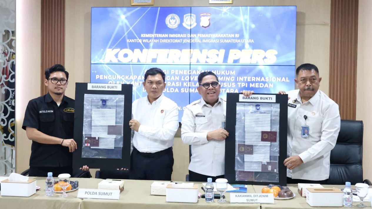 Imigrasi Medan Amankan 7 WNA dan 31 WNI Pelaku Jaringan Love  Scamming
            - galeri foto