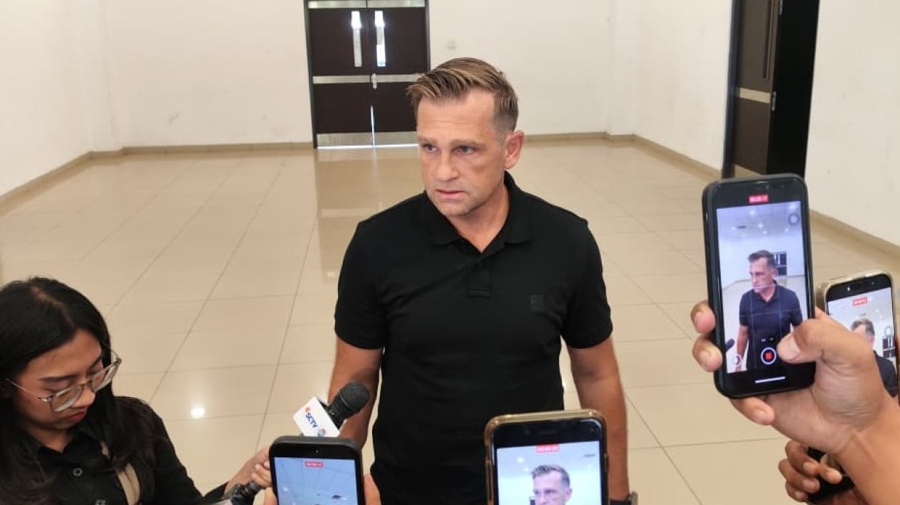 Persib Bandung Batal Gelar Latihan Hari Ini, Igor Tolic yang Baru Tiba Langsung Atur Ulang Jadwal Persiapan Pramusim
            - galeri foto