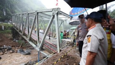 Tak Ingin Ada Kecelakaan, Kasatgas Tito Pastikan Pembangunan Jalan dan Jembatan di Bener Meriah Perhatikan Keselamatan Warga
