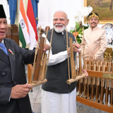 Prabowo Hadiahi PM Modi Satu Set Angklung, "Kuch Kuch Hota Hai" Menggema di Istana Merdeka