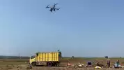 Viral, Petani di Tuban ke Sawah Naik Drone Pertanian