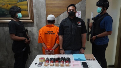Peredaran Sabu di Bekasi Modus Kemasan Pakan Burung Berhasil Digagalkan, Pelaku Ditangkap