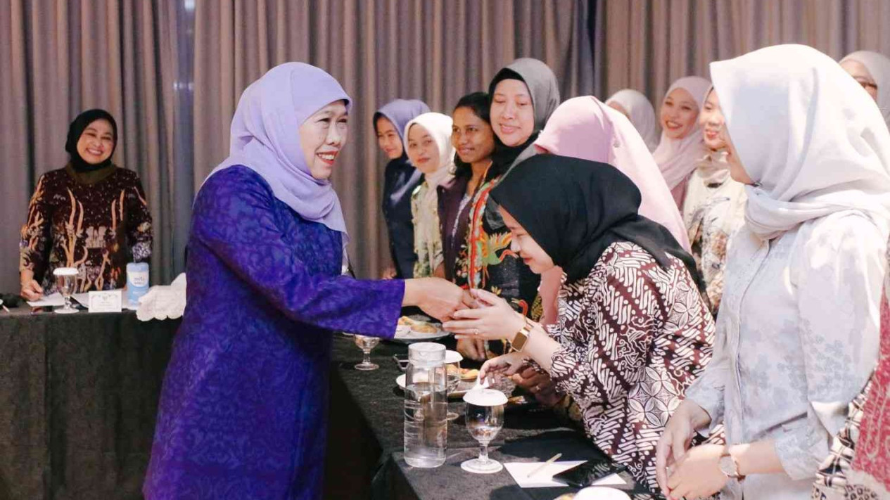 Khofifah Ajak Alumni UNAIR di Riau Perkuat Kolaborasi, Inovasi dan Kontribusi bagi Kemajuan Daerah
            - galeri foto