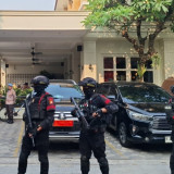 Kortastipidkor Polri dan Polda Metro Jaya Geledah Restoran di Cipete, Brimob Bersenjata Lengkap Dikerahkan