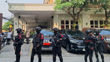 Kortastipidkor Polri dan Polda Metro Jaya Geledah Restoran di Cipete, Brimob Bersenjata Lengkap Dikerahkan