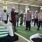 80 Ton Pupuk Batu Bara Disalurkan ke Petani Riau, Kapolri: Wujud Polri Hadir untuk Masyarakat