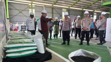 80 Ton Pupuk Batu Bara Disalurkan ke Petani Riau, Kapolri: Wujud Polri Hadir untuk Masyarakat