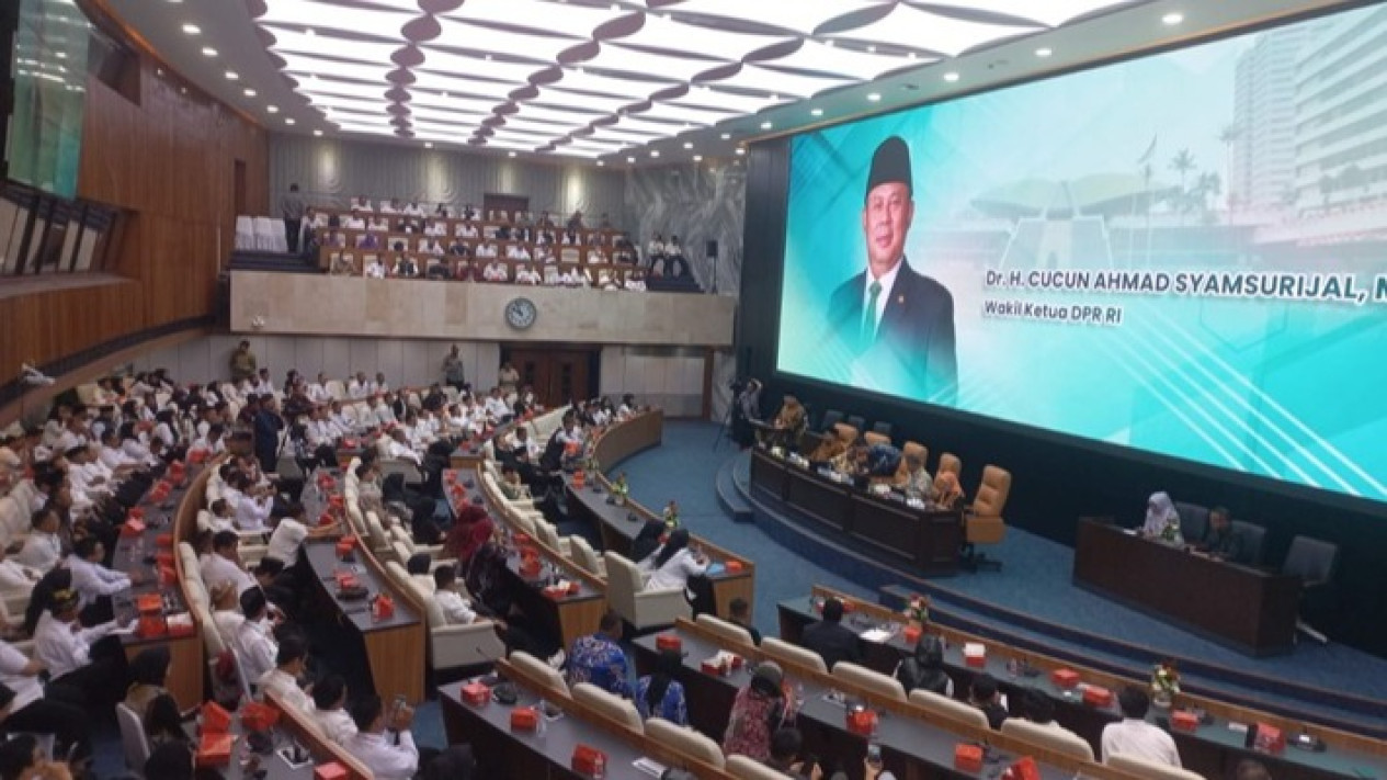 Temui Forum Guru dan Tenaga Kependidikan, Wakil Ketua DPR Minta Pemerintah Beri Kepastian Status PPPK Paruh Waktu
            - galeri foto