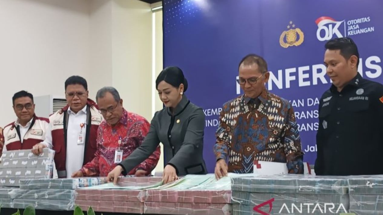 Dinilai Rugikan Konsumen, OJK Sita Aset Perusahaan Asuransi Jiwa Prolife Rp113,97 miliar
            - galeri foto