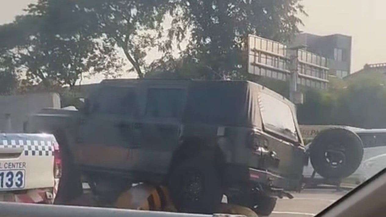 Mobil Maung TNI Tabrak Tiang Exit Tol Slipi Gegara Sopir Microsleep, Dua Orang Luka-luka
            - galeri foto