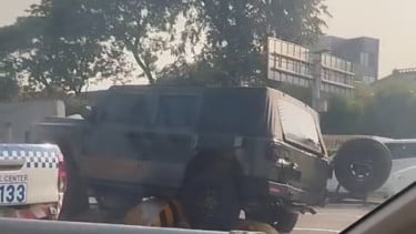 Mobil Maung TNI Tabrak Tiang Exit Tol Slipi Gegara Sopir Microsleep, Dua Orang Luka-luka