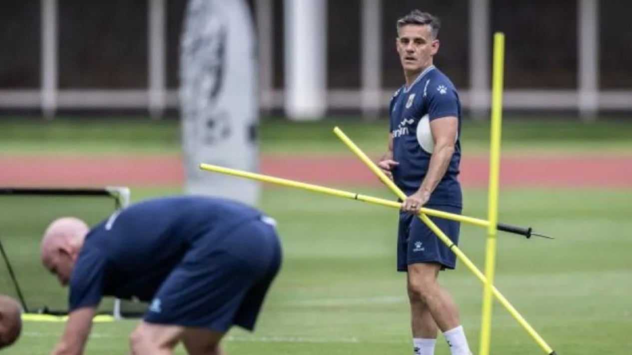 Tak Hanya Nova Arianto, Erick Thohir Sebut John Herdman Bakal Terapkan Sistem Rotasi Asisten Pelatih Lokal Timnas Indonesia
            - galeri foto