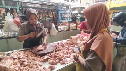 Harga Daging Ayam Merosot Drastis Selama Libur Sekolah, Rp32 Ribu per Kilogram