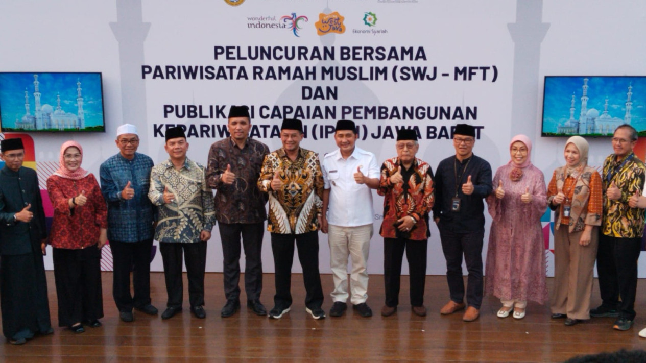 Luncurkan Pariwisata Ramah Muslim, Pemprov Jabar Dorong Kemudahan untuk UMKM Urus Sertifikasi Halal
            - galeri foto