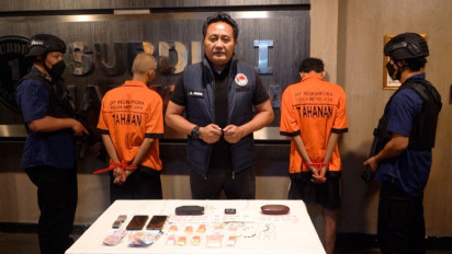 Polda Metro Gagalkan Peredaran Narkoba di Jakbar, Dua Pria Bawa Puluhan Paket Sabu Ditangkap!