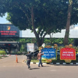 Karangan Bunga Dukungan Terhadap Polri Berjajar di Polda Metro Jaya