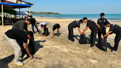 Wujud Nyata Dukung Program Lingkungan Pemerintah, BM PAN Gelar Aksi Bersih-bersih Pesisir Anyer