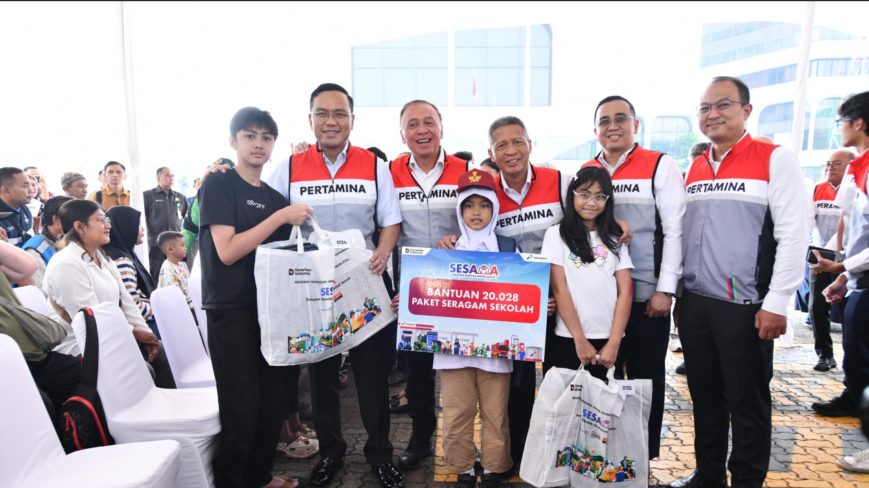 Secercah Asa Jelang Tahun Ajaran Baru, Pertamina Salurkan Ribuan Seragam Sekolah
            - galeri foto