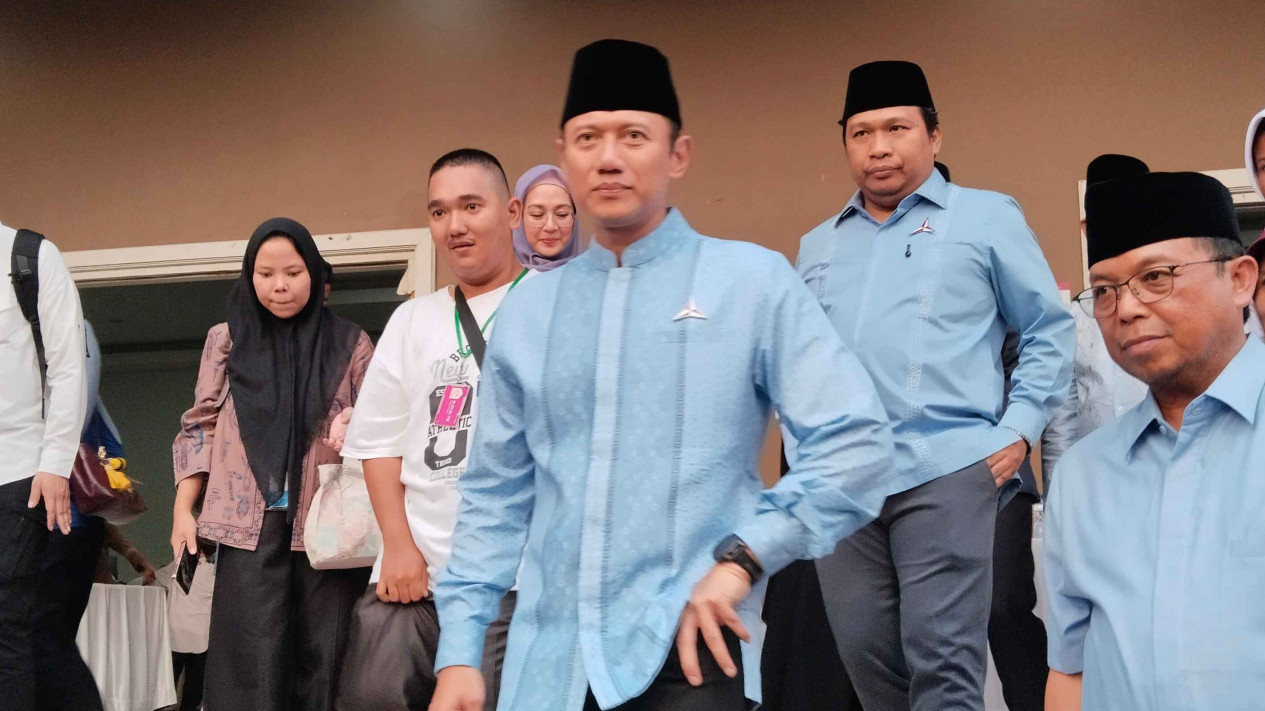 Ajak Masyarakat Bersihkan Pantai, AHY Singgung Keuntungan Untuk Pariwisata dan Ekonomi
            - galeri foto