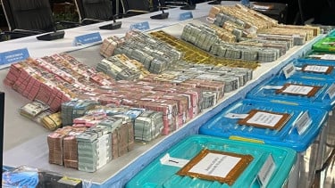 BREAKING NEWS - Penampakan Tumpukan Uang-Emas Batangan Barang Bukti Hasil Penggeledahan di 13 Lokasi Jakarta-Sentul, Jampidsus: Memang Rumah Pribadi Saya