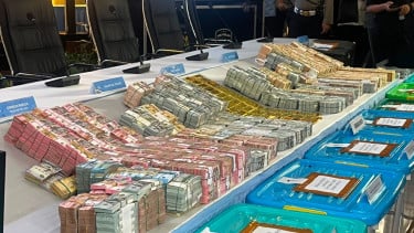 Tumpukan Emas Hingga Uang Dolar AS Hasil Geledah 3 Kasus Korupsi Dipajang Polri