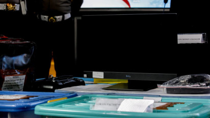 Jelang Konferensi Pers 3 Kasus Korupsi Besar, Polri Perlihatkan 11 Kontainer Barang Bukti