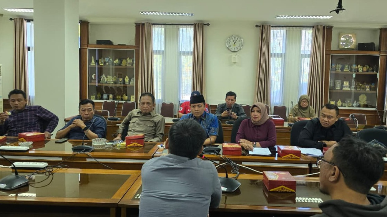 DPRD Kota Yoyakarta Cek Ke TKP Kekerasan Seksual Anak, Keluarga Korban Minta Keadilan, Restitusi dan Sanksi Sosial bagi Pelaku
            - galeri foto