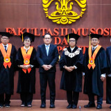 Sekdaprov Jatim Raih Gelar Doktor UI, Tawarkan Model PKH Produktif-Inklusif untuk Transformasi Perlindungan Sosial Indonesia