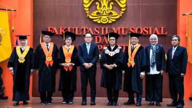 Sekdaprov Jatim Raih Gelar Doktor UI, Tawarkan Model PKH Produktif-Inklusif untuk Transformasi Perlindungan Sosial Indonesia