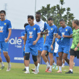 Bos Persib Pantau Latihan Perdana, Akui 12 Pemain Masih Absen