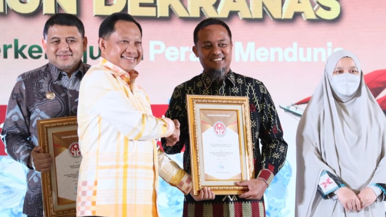 Mendagri Minta Pemda dan Dekranasda Aktif Gali Potensi Kerajinan Lokal
            - galeri foto