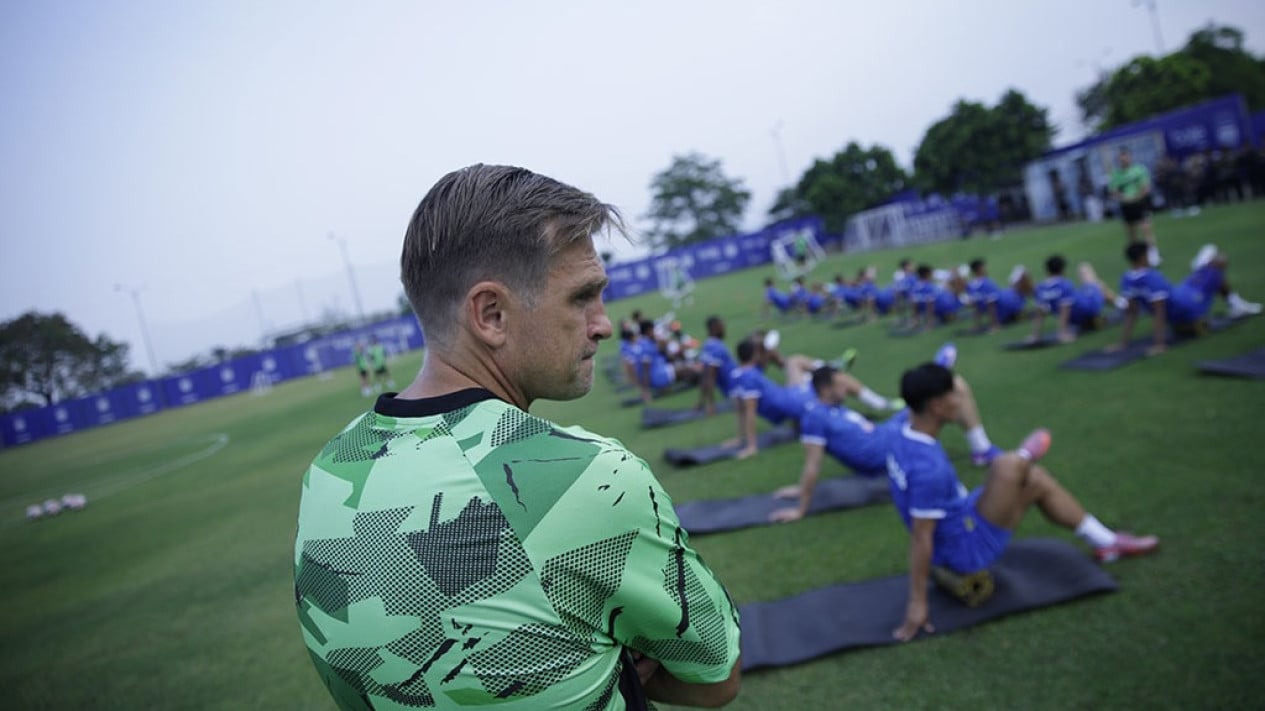 Anak Hilang Kembali, Pelatih Persib Sambut Pemain Pinjaman di Latihan Perdana
            - galeri foto