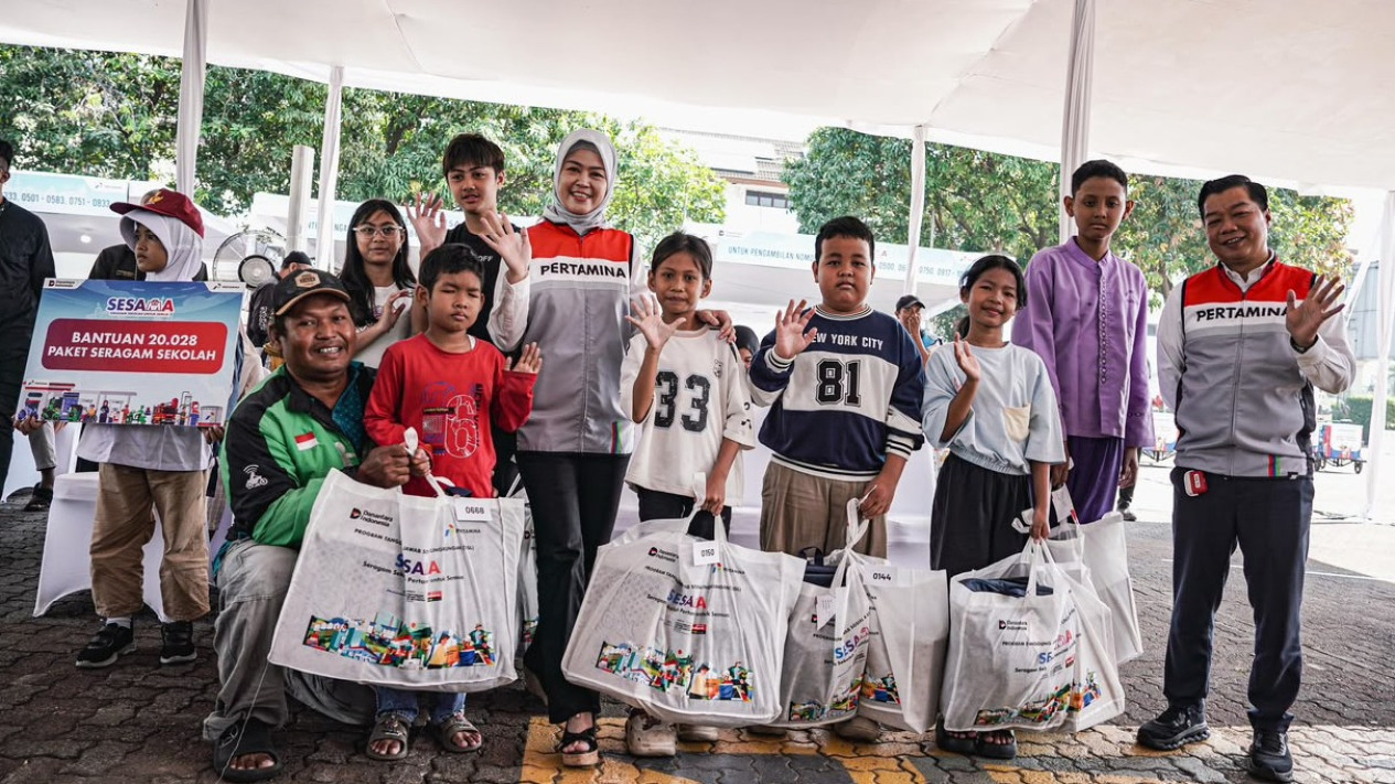 Pertamina Adakan Program Berbagi Seragam Sekolah, Sembako, hingga Pemberdayaan Usaha
            - galeri foto