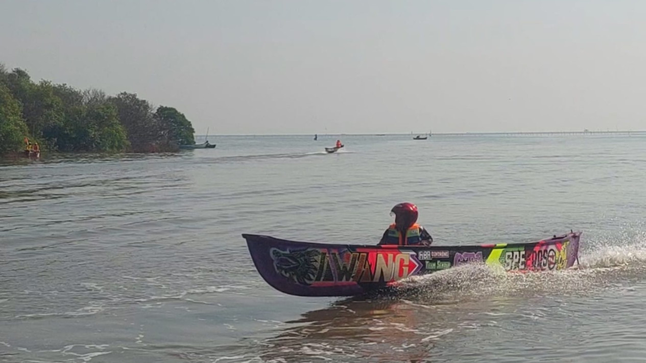 Puluhan Nelayan di Probolinggo Adu Cepat Lomba Balap Perahu Fiber
            - galeri foto
