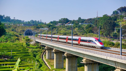 Modal Rp300 Ribu ke Bandung, Cukup untuk Naik Whoosh? Ini Hitungannya