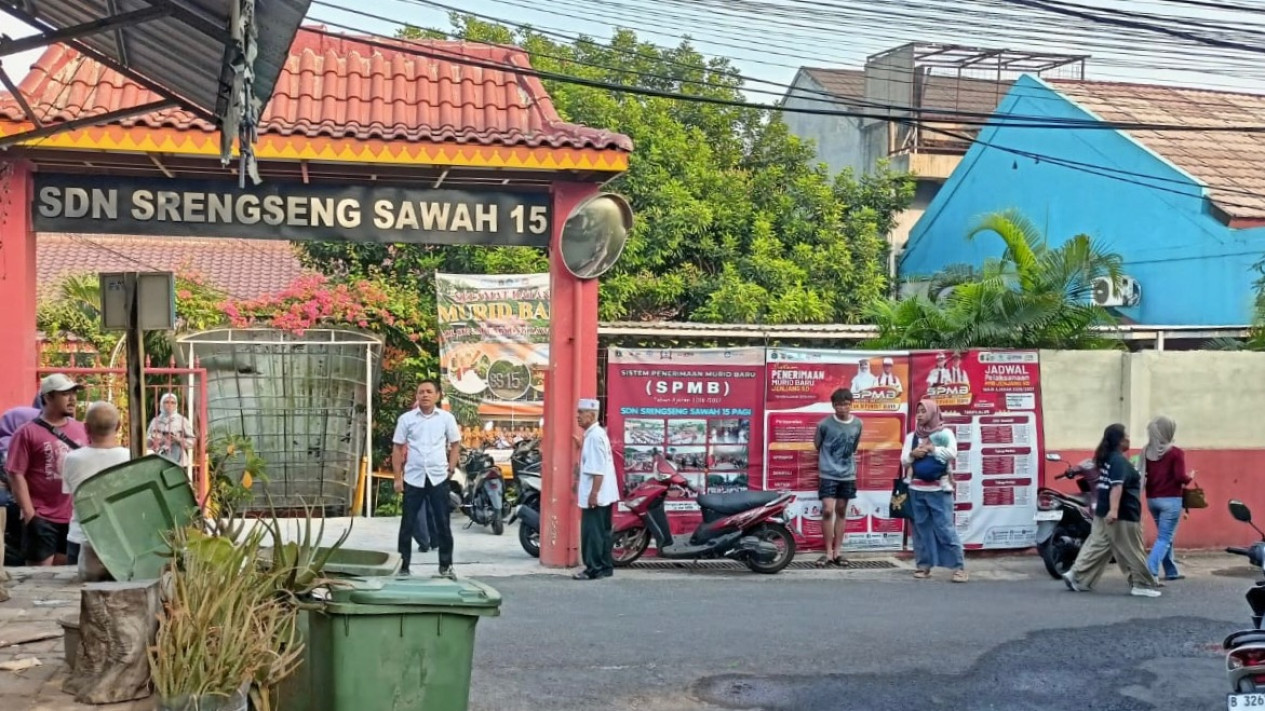 SDN Srengseng Sawah 15 Dapat Teror Bom, Gegana dan Densus 88 Dikerahkan
            - galeri foto
