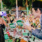 Gubernur Khofifah bersama Ribuan Warga Bersholawat bareng Gus Iqdam, Perkuat Ikhtiar Spiritual Wujudkan Keberkahan bagi Jatim