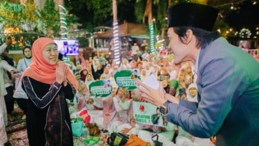 Gubernur Khofifah bersama Ribuan Warga Bersholawat bareng Gus Iqdam, Perkuat Ikhtiar Spiritual Wujudkan Keberkahan bagi Jatim