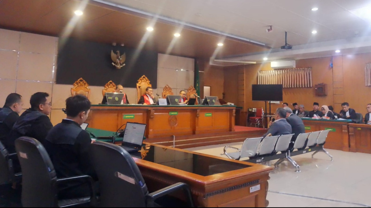 Sidang Dugaan Suap Proyek di Pemkab Bekasi, Ahli Sebut Bukti yang Diperoleh Secara Melawan Hukum Tak Sah
            - galeri foto