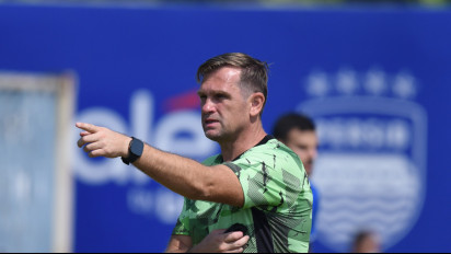 Igor Tolic Akui Perkembangan Persib Terganjal Lapangan Pendamping yang Tak Ideal