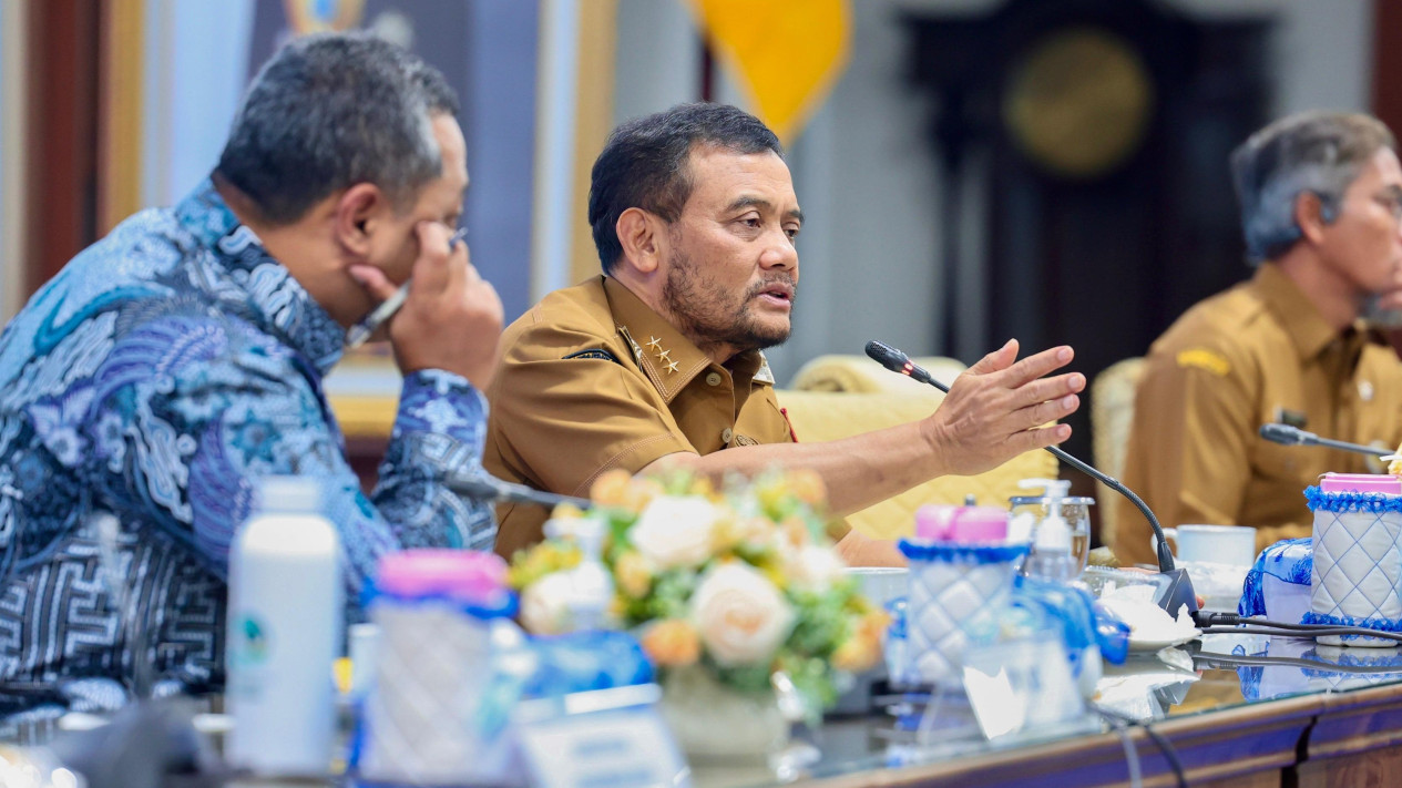 Gantikan Etik Suryani yang Ditangkap KPK, Wabup Eko Sapto Purnomo Ditunjuk Sebagai Plt Bupati Sukorharjo
            - galeri foto