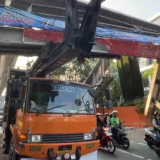Tidak Ada Korban Luka dan Jiwa, Polisi Dalami Unsur Kelalaian Sopir Truk Tabrak JPO Jalan Kapten Tendean