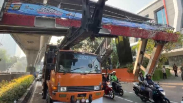 Buntut Truk Tabrak JPO Jalan Kapten Tendean Jaksel, Polisi Minta Masyarakat Pakai Jalan Alternatif