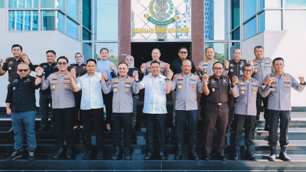 Kapolda Jatim dan Kajati Perkuat Sinergi Penegakan Hukum melalui Semangat Jogo Jatim
            - galeri foto