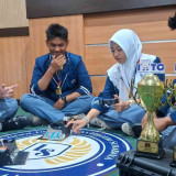Robot "Sumo" Antar Empat Siswa SMA Labschool UNESA Surabaya Borong Tiga Gelar Juara di Singapura