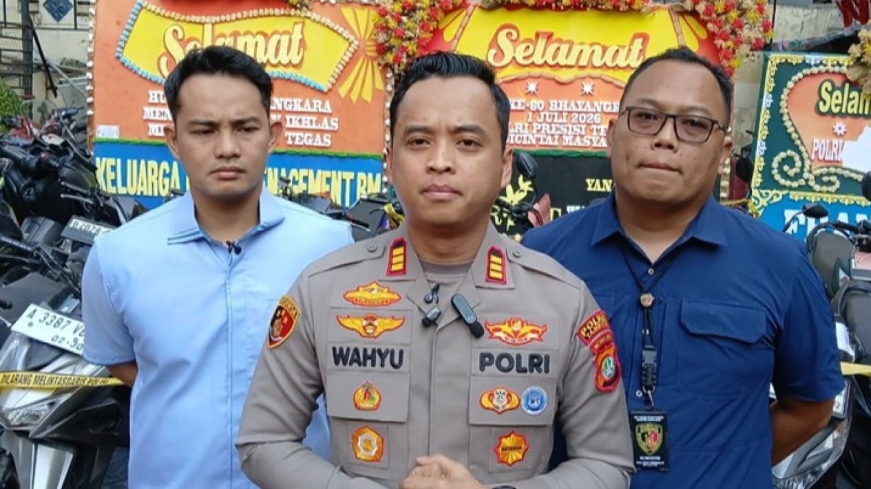 Pengiriman 12 Motor ke Sumatera Pakai Modus Kamuflase Perabotan Rumah Tangga Berhasil Digagalkan, Pengirim Diburu
            - galeri foto