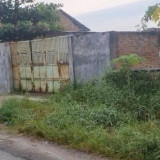 Diduga Tak Miliki Kolam Retensi Limbah, Pabrik Kikil di Deli Serdang Buang Limbah ke Parit Warga