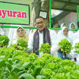 Menteri Jumhur Sebut Jatim Ranking 1 Jaga Lingkungan dan Kelola Sampah, Kunjungi SMA 1 Gresik yang Raih Adiwiyata
