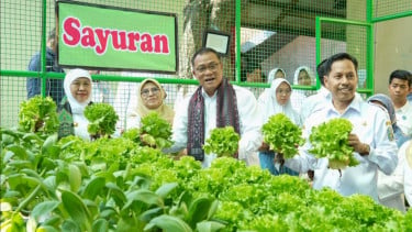 Menteri Jumhur Sebut Jatim Ranking 1 Jaga Lingkungan dan Kelola Sampah, Kunjungi SMA 1 Gresik yang Raih Adiwiyata