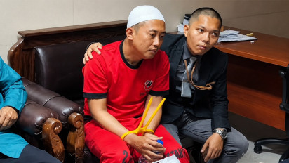 Tangis Taufik Hidayat Pecah saat Bertemu Orang Tua di Polda Jabar, Update Kasus Penyekapan YTR